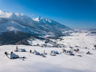 Belianske Tatry a chalúpky na Antošovskom vrchu