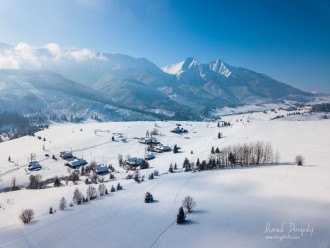 Belianske Tatry a chalúpky nad Blaščatskov dolinou