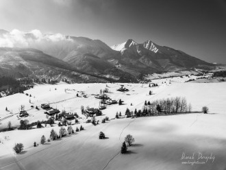 Belianske Tatry a chalúpky v Blaščatskej doline, Ždiar