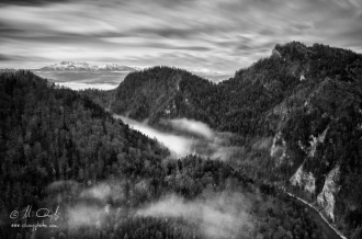 Výhľad zo Sokolice na Tri Koruny a Vysoké Tatry