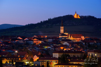 Centrum Levoče, v pozadí Mariánska hora