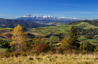 Výhľad z vrchu Šlachovky (Wysoki Wierch) na Tatry