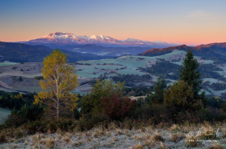 Výhľad z vrchu Šlachovky (Wysoky wierch) na Tatry