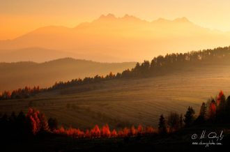 Výhľad na Tatry z pod Troch korún