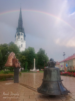 Dúha nad veľkým kostolom