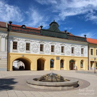 Provinčný dom a fontána