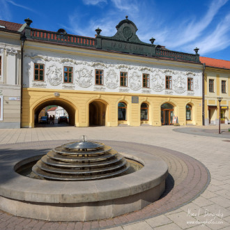 Provinčný dom a fontána