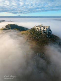 Spišský hrad a geoglyf koňa