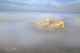 Spišský hrad v hmle