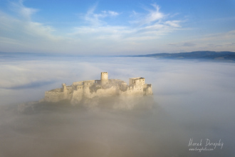 Spišský hrad v hmle